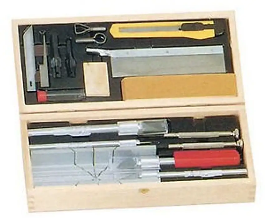 Deluxe Knife & Tool Set: Knives, Blades, Gouges, Routers, Mitre Box, Screwdrivers, Awl (Wooden Box) Excel Tools